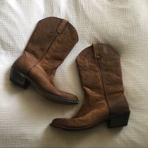 ❌ SOLD ❌ Leather Cowgirl Boots